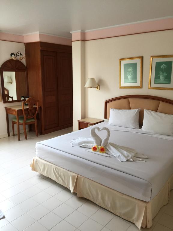 Smile Inn Patong Exterior photo