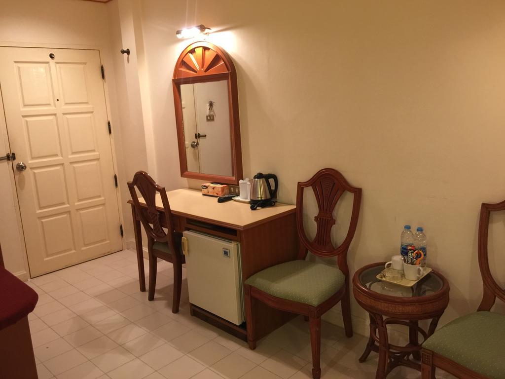 Smile Inn Patong Exterior photo